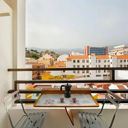 Luminoso En La Plaza Del Charco Puerto de la Cruz (Tenerife)