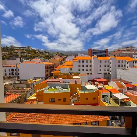 Luminoso En La Plaza Del Charco * Puerto de la Cruz (Tenerife)