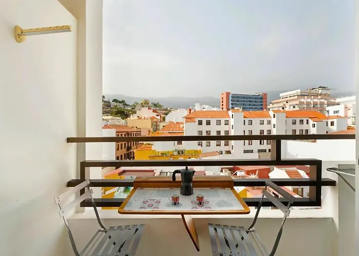 Luminoso En La Plaza Del Charco Puerto de la Cruz (Tenerife)