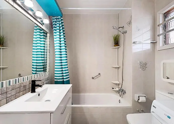 Luminoso En La Plaza Del Charco * Puerto de la Cruz (Tenerife)