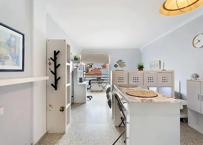 Luminoso En La Plaza Del Charco