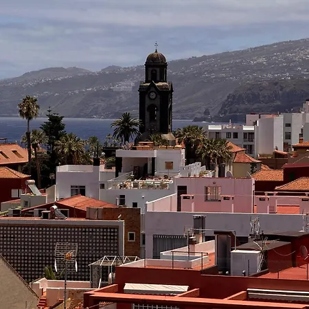 Luminoso En La Plaza Del Charco * Puerto de la Cruz (Tenerife)